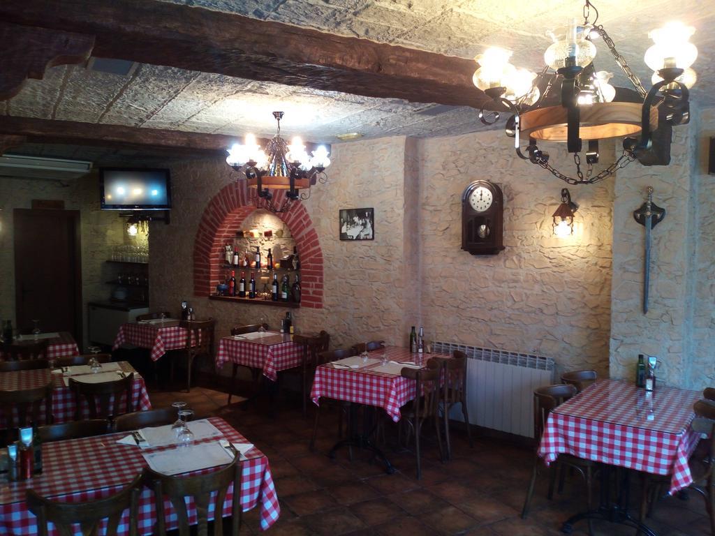 Hostal Restaurante Cornella Cornella de Llobregat Exterior photo